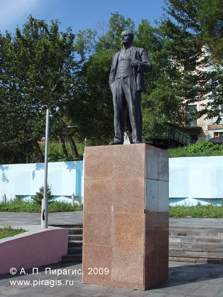 Памятник В. И. Ленину в микрорайоне Сероглазка