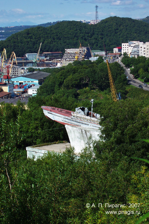 Памятник Торпедный катер в Петропавловске-Камчатском
