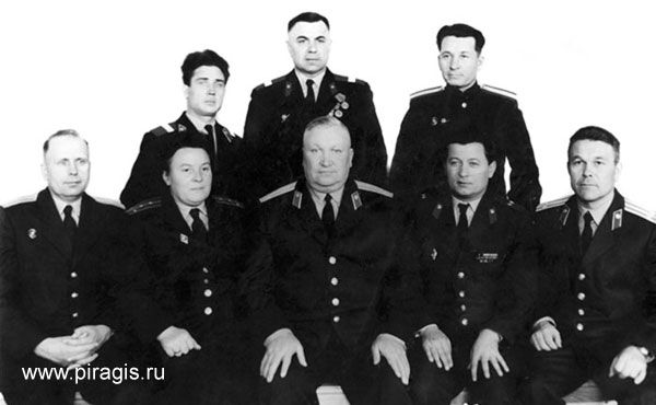 Первые награжденные знаком Отличник милиции в 1964 году сотрудники камчатской милиции