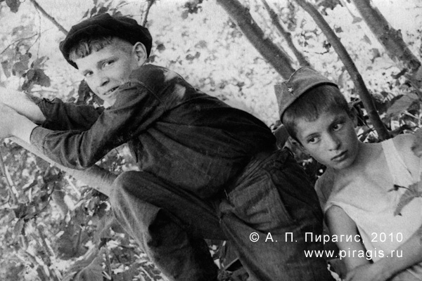 Слава Мохов и Александр Пирагис. 1959 год Слава Мохов и Александр Пирагис. 1959 год